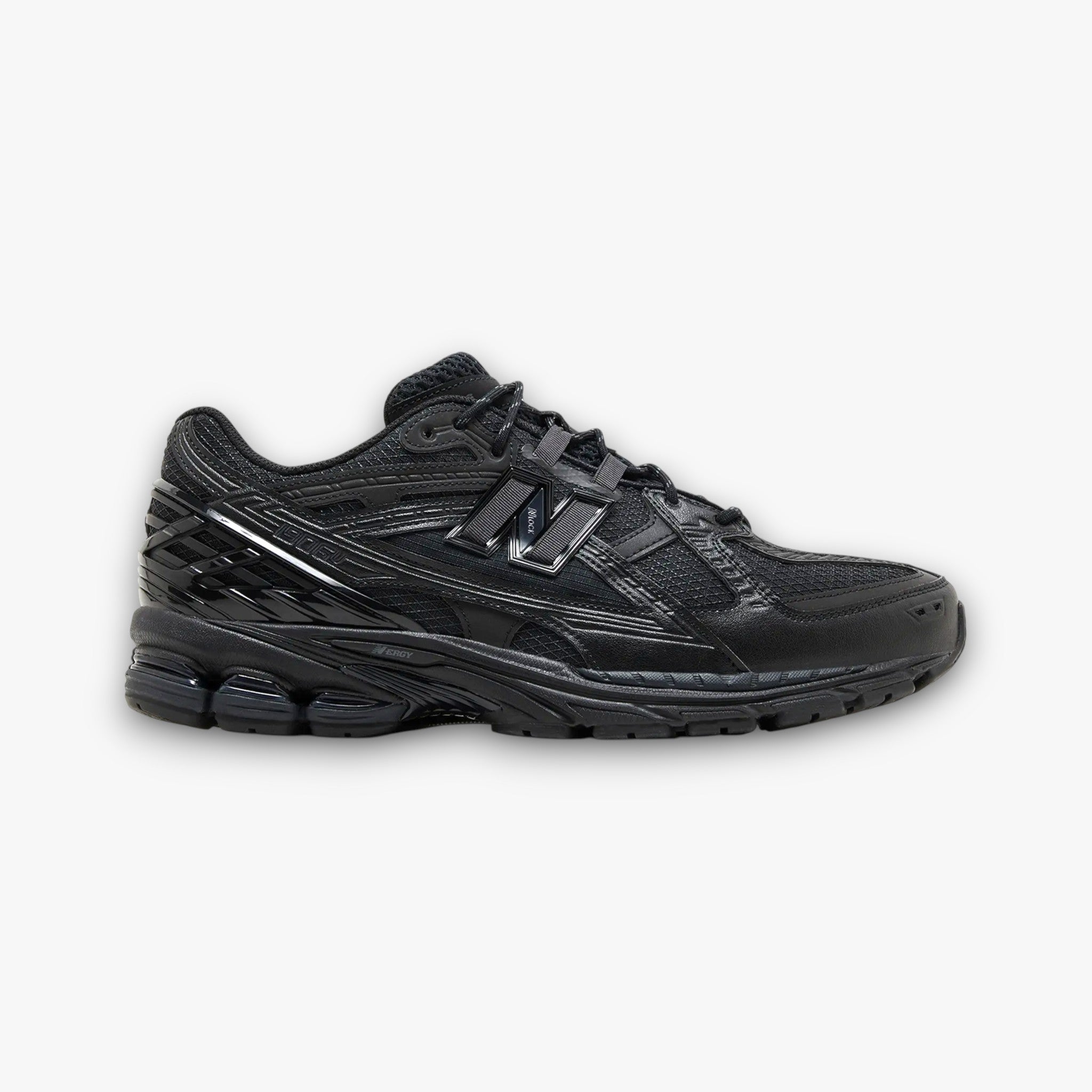 1906R - Triple Black