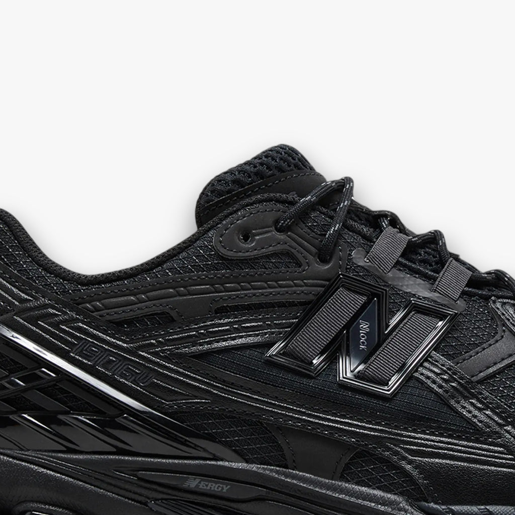 1906R - Triple Black