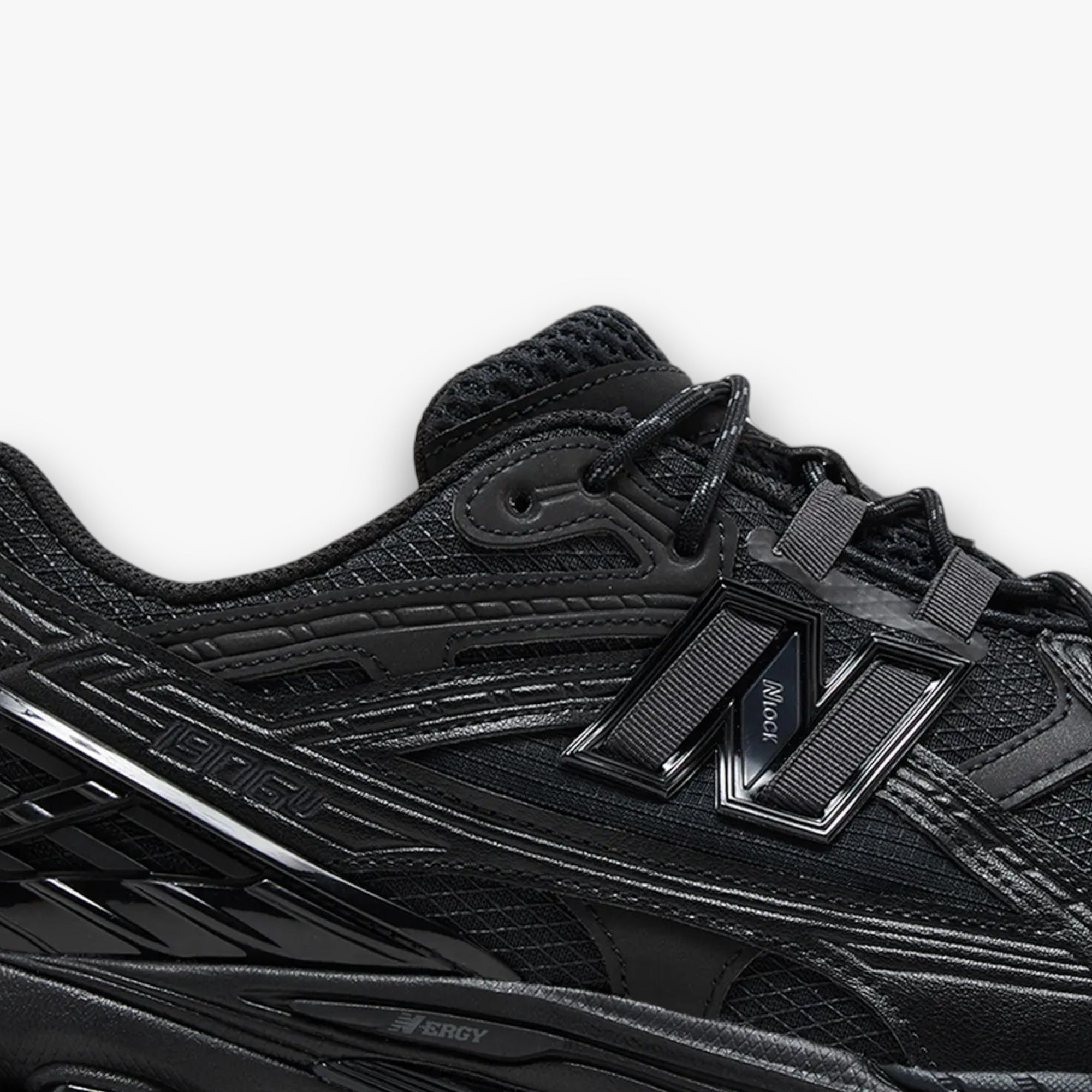 1906R - Triple Black