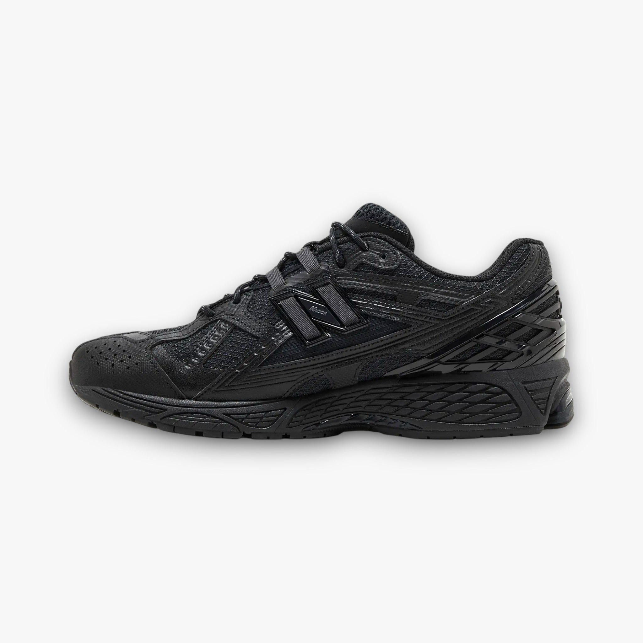1906R - Triple Black