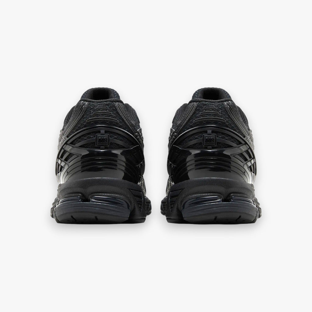 1906R - Triple Black