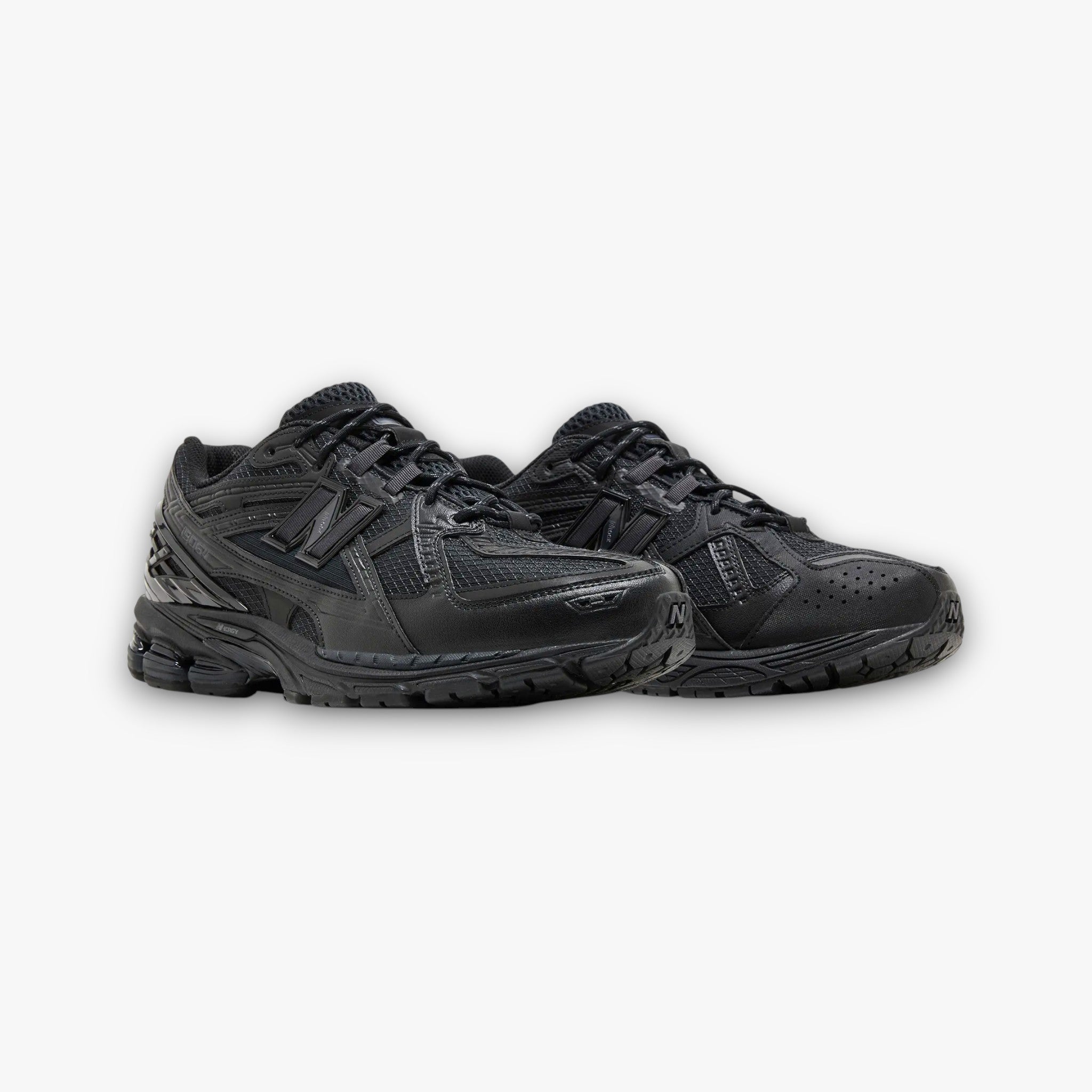 1906R - Triple Black